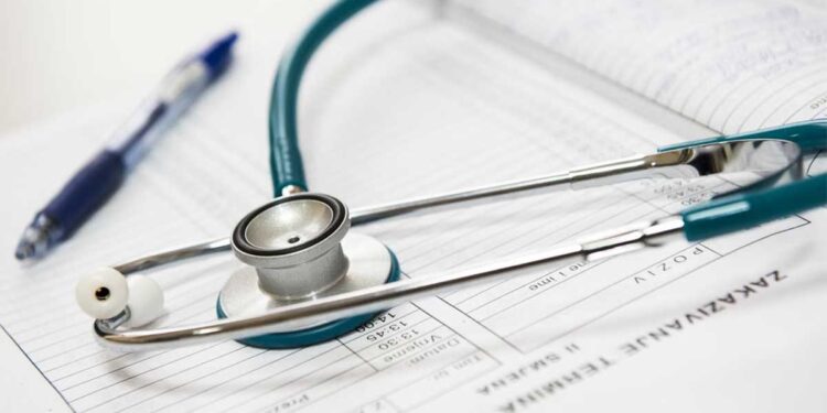 UP Government Doctors के लिए बड़ी खुशखबरी! अब Retirement के बाद भी 70 साल तक कर सकेंगे काम