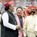 Mustache Chacha: अखिलेश यादव के साथ दिखे लंबी मूंछों वाले ‘चाचा’ कौन? मंच पर सपा चीफ ने दिलवाया मूंछों पर ताव