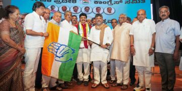 BJP को बड़ा झटका! पूर्व MLA Narendra Babu ने थामा कांग्रेस का हाथ, जानें क्यों छोड़ी पार्टी