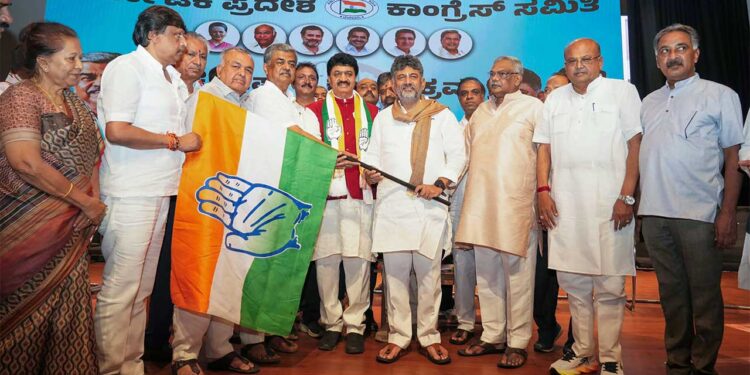 BJP को बड़ा झटका! पूर्व MLA Narendra Babu ने थामा कांग्रेस का हाथ, जानें क्यों छोड़ी पार्टी