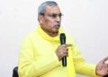 ‘मैं आपके माता-पिता के चरण छूकर प्रणाम करता हूं’, सपा विधायक के बयान पर OP Rajbhar का करारा पलटवार