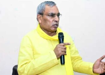 ‘मैं आपके माता-पिता के चरण छूकर प्रणाम करता हूं’, सपा विधायक के बयान पर OP Rajbhar का करारा पलटवार
