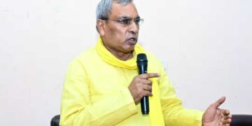 ‘मैं आपके माता-पिता के चरण छूकर प्रणाम करता हूं’, सपा विधायक के बयान पर OP Rajbhar का करारा पलटवार