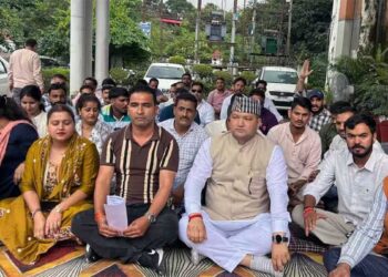 Dehradun में ग्राम प्रधानों का बड़ा प्रदर्शन, सरकार को 5 दिन का अल्टीमेटम; 3 अक्टूबर को Secretariat कूच की चेतावनी