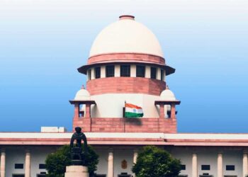 Vande Mataram के छह अंतरे अनिवार्य करने के कानून पर सुप्रीम कोर्ट में घमासान, SG की टिप्पणी पर भड़के वरिष्ठ वकील