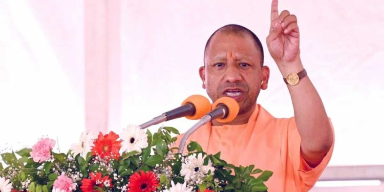 योगी सरकार का बड़ा ऐलान, आंगनबाड़ी कार्यकत्रियों का मानदेय 50% बढ़ा; अब हर साल मिलेगा 5 लाख का हेल्थ कवर