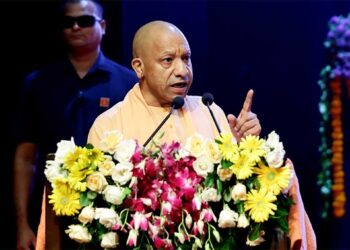 राम के बाद अब कृष्ण पर BJP का दांव! मथुरा को 977 करोड़ की सौगात देंगे CM Yogi Adityanath, चुनाव से पहले सियासी संदेश?