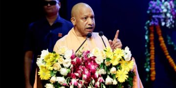 राम के बाद अब कृष्ण पर BJP का दांव! मथुरा को 977 करोड़ की सौगात देंगे CM Yogi Adityanath, चुनाव से पहले सियासी संदेश?