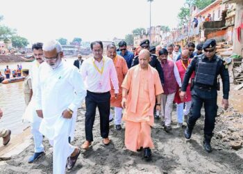 UP Flood Relief Operation: 2075 नाव-मोटरबोट से बचाव; 19 हजार से ज्यादा लोग सुरक्षित