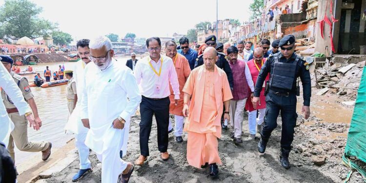 UP Flood Relief Operation: 2075 नाव-मोटरबोट से बचाव; 19 हजार से ज्यादा लोग सुरक्षित