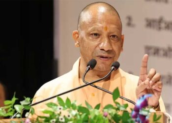UP Insurance Awareness: बीमा  को लेकर बड़ा जोर, बीमा एजेंट पॉलिसी की पूरी शर्तों की दें जानकारी