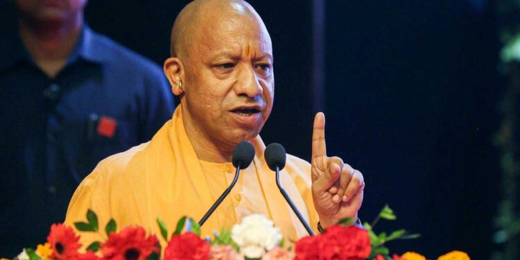 UP के 4.60 लाख छात्रों के खाते में पहुंची ₹148 करोड़ की Scholarship, CM योगी ने मंच पर 11 विद्यार्थियों को दिए प्रमाणपत्र