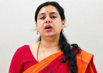 पूर्व IAS Divya Mittal ने बनाई नई पार्टी ‘जननीति भारत’, 2027 UP चुनाव में उतरेगी! जनता से किए 3 बड़े वादे, बोलीं- हमारे पास फंड्स…