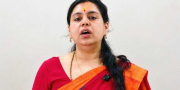 पूर्व IAS Divya Mittal ने बनाई नई पार्टी ‘जननीति भारत’, 2027 UP चुनाव में उतरेगी! जनता से किए 3 बड़े वादे, बोलीं- हमारे पास फंड्स…