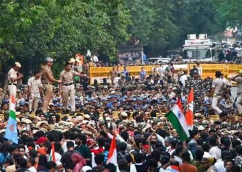Jantar Mantar News: प्रदर्शन स्थल की सूची से हटाने पर दिल्ली पुलिस को चुनौती, सुप्रीम कोर्ट और हाईकोर्ट पहुंचा मामला