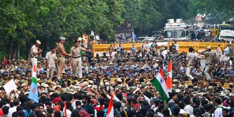 Jantar Mantar News: प्रदर्शन स्थल की सूची से हटाने पर दिल्ली पुलिस को चुनौती, सुप्रीम कोर्ट और हाईकोर्ट पहुंचा मामला