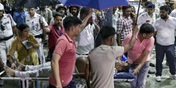 Kolkata Durga Puja Stampede: चोर बागान हादसे पर सियासी संग्राम, सुवेंदु अधिकारी के भतीजे की गिरफ्तारी की उठी मांग