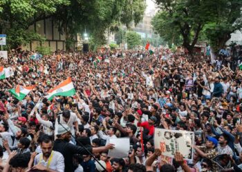 Mumbai में ठाकरे ब्रदर्स का बड़ा मार्च, CEC Gyanesh Kumar के इस्तीफे की मांग से गरमाया सियासी माहौल