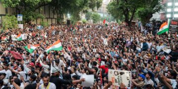 Mumbai में ठाकरे ब्रदर्स का बड़ा मार्च, CEC Gyanesh Kumar के इस्तीफे की मांग से गरमाया सियासी माहौल