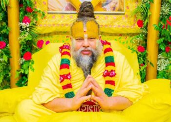 Vrindavan में Premanand Maharaj के आश्रम के बाहर हाईवोल्टेज ड्रामा! लापता बेटे की तलाश में पहुंचे माता-पिता से मारपीट का आरोप