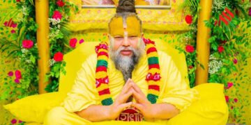 Vrindavan में Premanand Maharaj के आश्रम के बाहर हाईवोल्टेज ड्रामा! लापता बेटे की तलाश में पहुंचे माता-पिता से मारपीट का आरोप