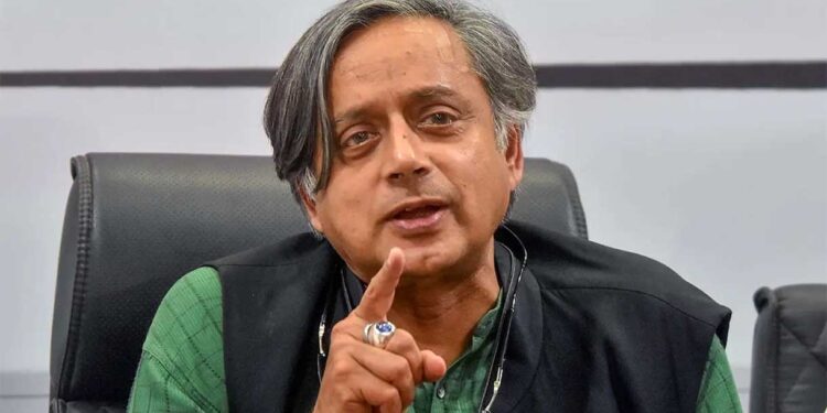 Shashi Tharoor on Rahul Gandhi: राहुल गांधी की लोकप्रियता से घबराई BJP? शशि थरूर ने PM मोदी के तंज पर दिया जवाब