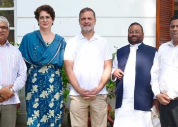 राहुल-प्रियंका से मिले Swami Prasad Maurya, क्या यूपी चुनाव से पहले बदलने वाला है सियासी समीकरण?